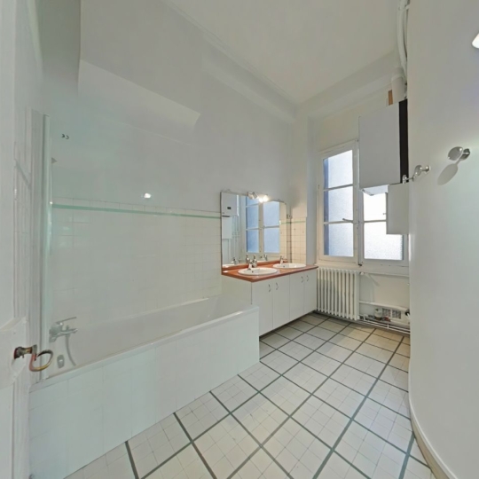  Annonces CALUIRE : Apartment | LYON (69002) | 120 m2 | 1 800 € 