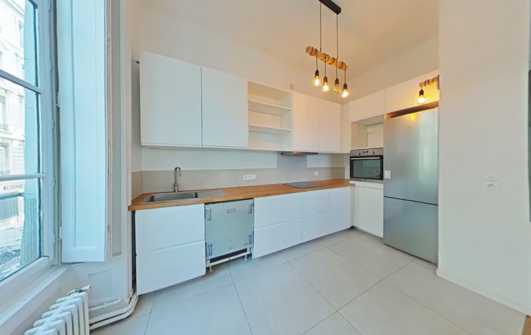 Annonces CALUIRE : Apartment | LYON (69002) | 120 m2 | 1 800 € 